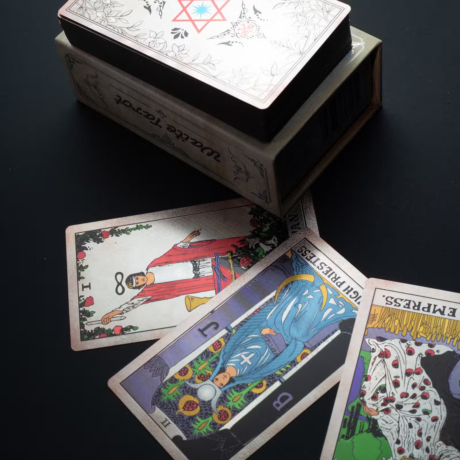 Tarotkortlek med silverfolie enligt Waite – med häfte