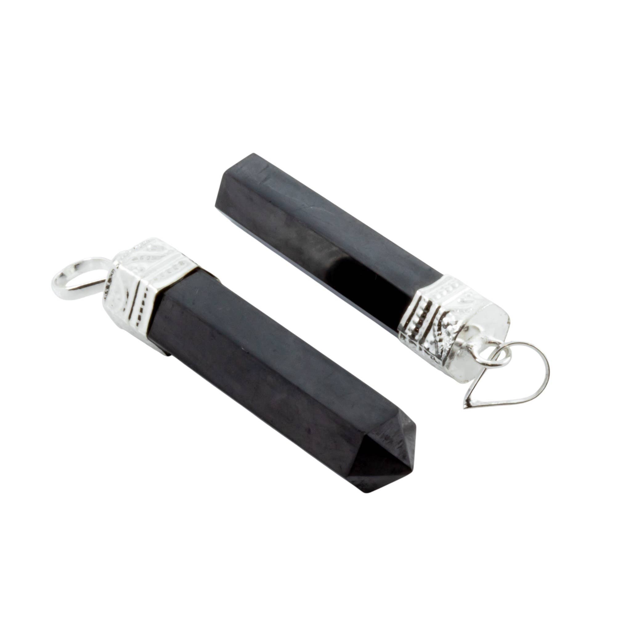 Halsband med hängsmycke i ädelstenspenna
