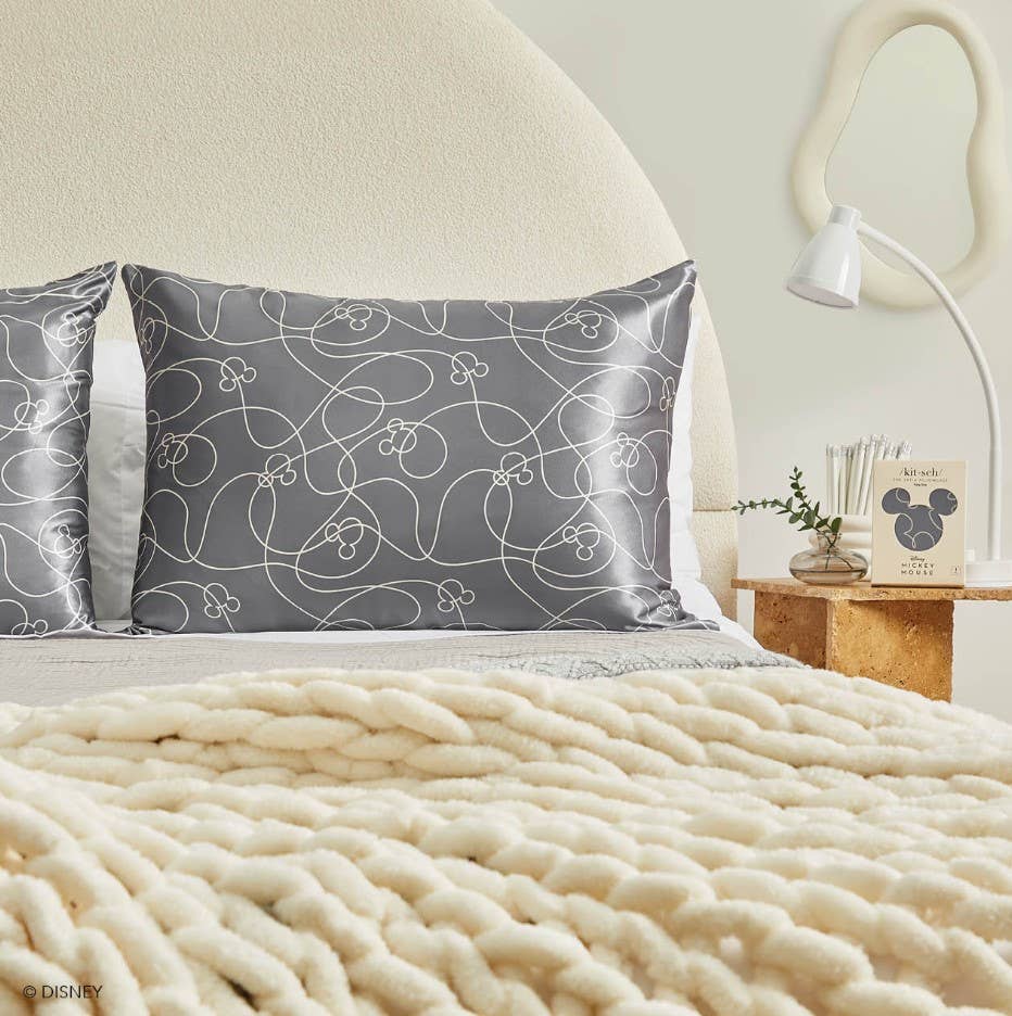 Kitsch Mickey & Minnie satiinityynyliina – Mickey Maze