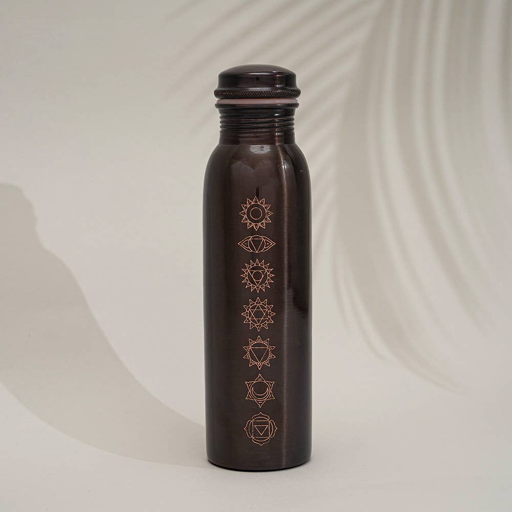 Vattenflaska i rent koppar med 7 chakran, antik finish, ± 950 ml
