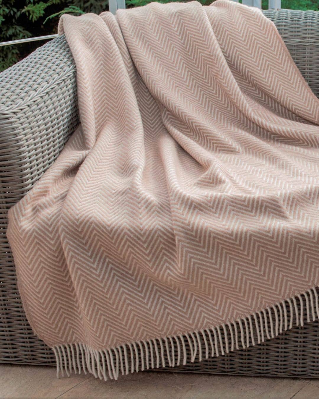 The Cozy Sheep villapeitto 140 × 200 cm | 100 % villaa - Beige